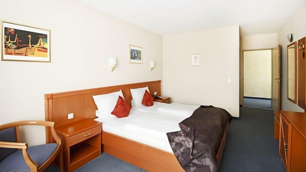 Фото Hotel Blutenburg