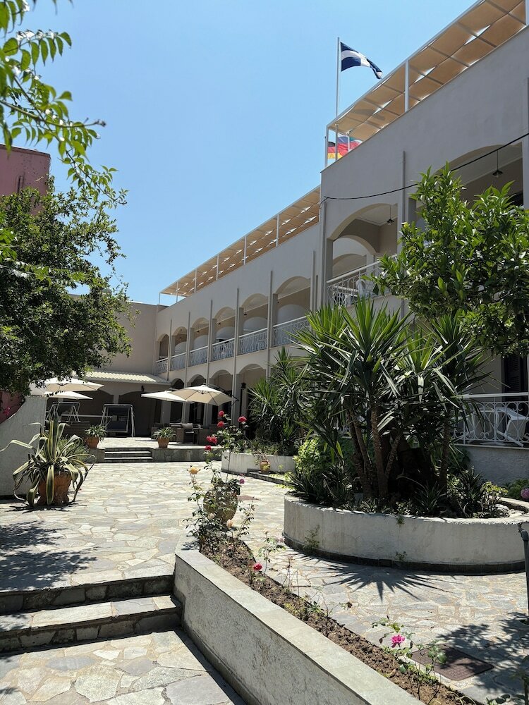 Фото Benitses Arches