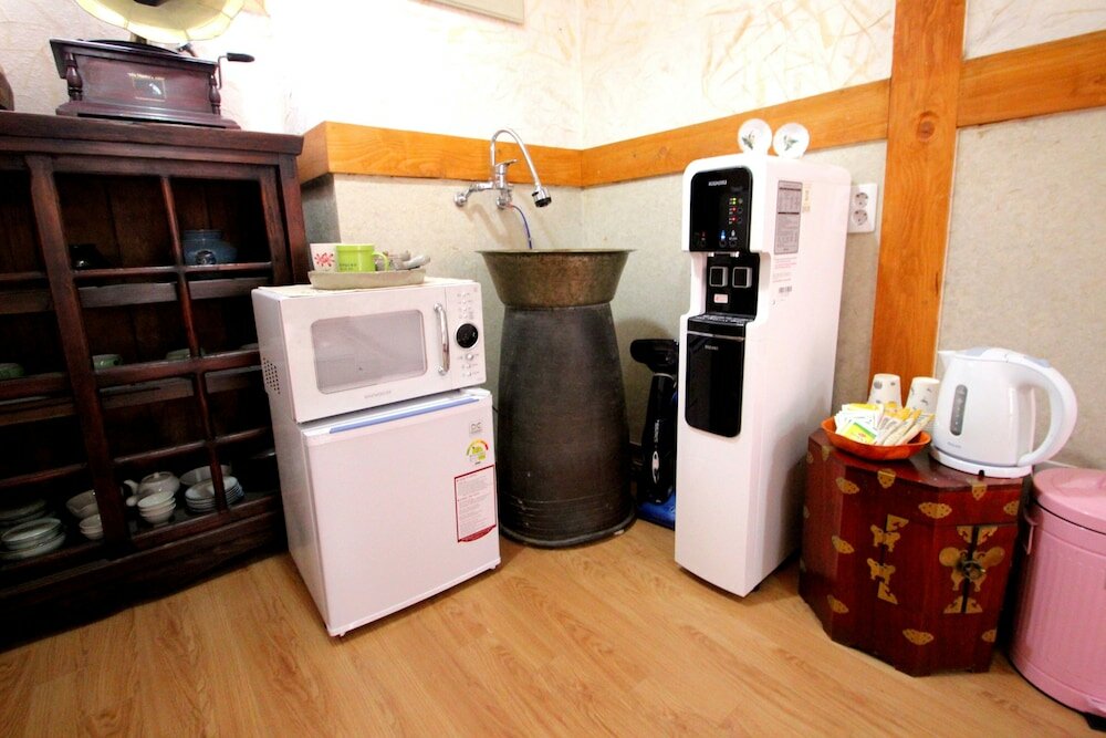 Фото Happiness Full Hanok Guesthouse