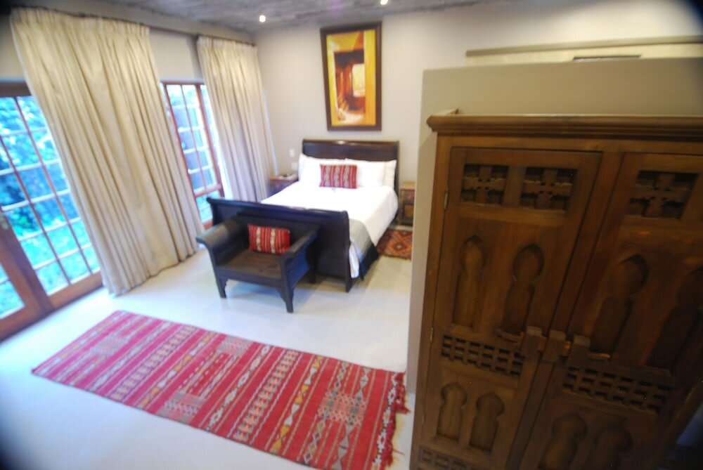 Фото The Wardrobe Guest House