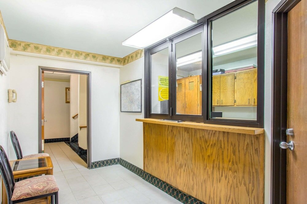 Фото Super 8 by Wyndham Richmond/Broad Street