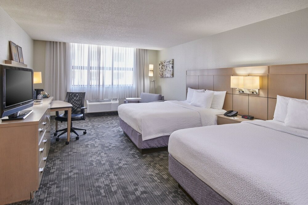 Фото Courtyard by Marriott Columbus Downtown