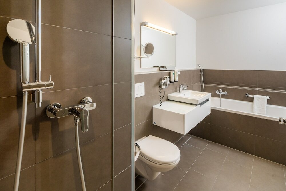 Фото Hotel Swiss Star