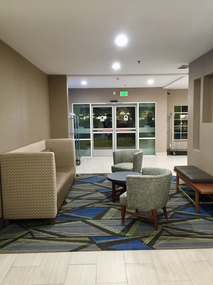 Фото Holiday Inn Express & Suites Tulare, an Ihg Hotel