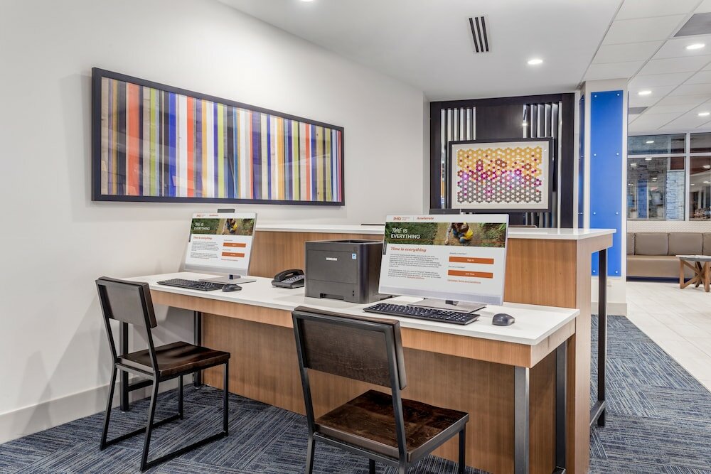 Фото Holiday Inn Express & Suites Hammond, an Ihg Hotel