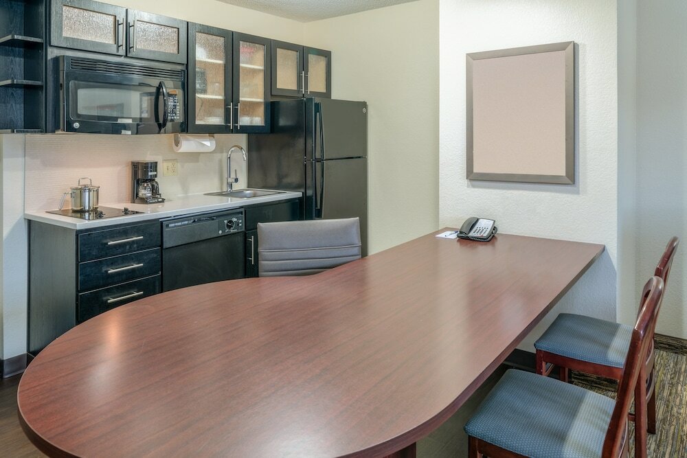 Фото Candlewood Suites Washington-Fairfax, an Ihg Hotel