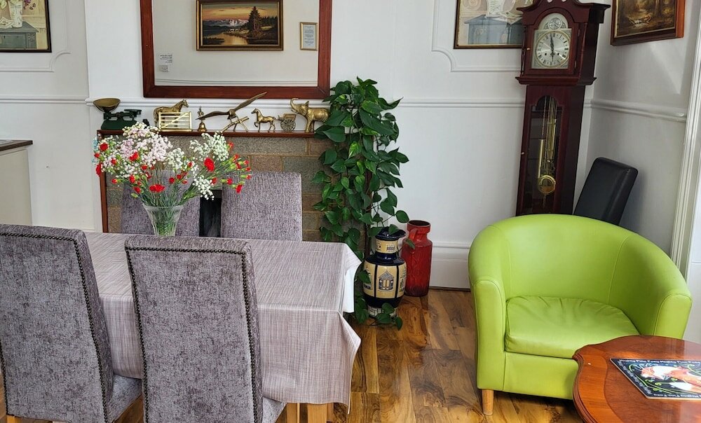 Фото Holly Lodge Guest House