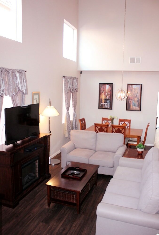 Фото Advantage Court