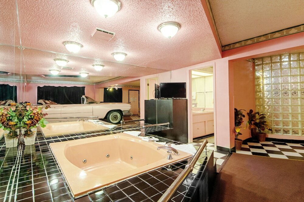 Фото Economy Inn & Suites