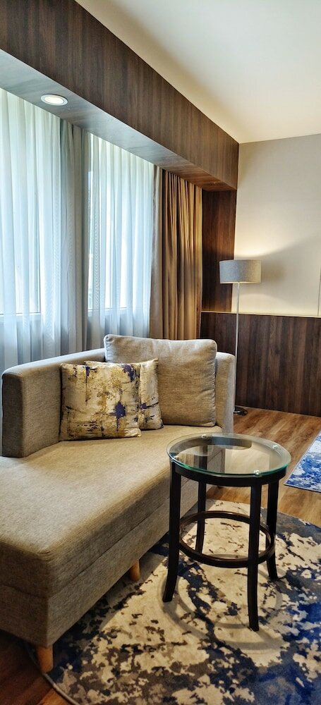 Фото Oakwood Hotel & Apartments Taman Mini Jakarta