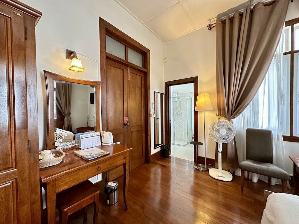 Фото DinsoMon Hotel