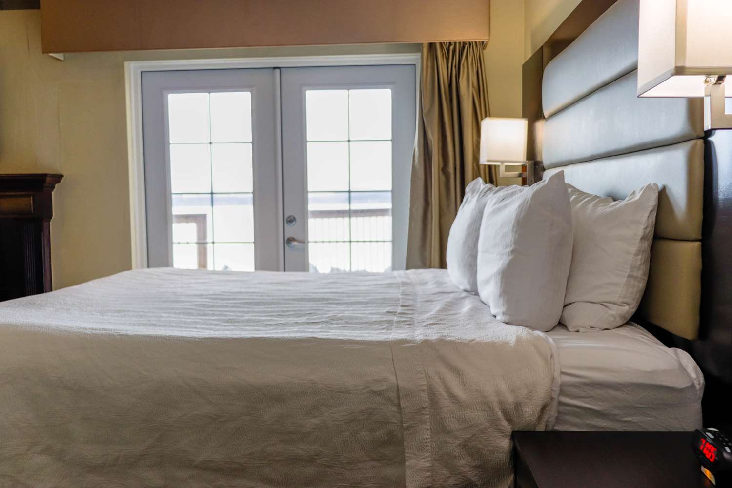 Фото Best Western Plus Silverdale Beach Hotel