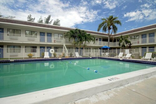 Гостиница Motel 6 Dania Beach в Дания Бич