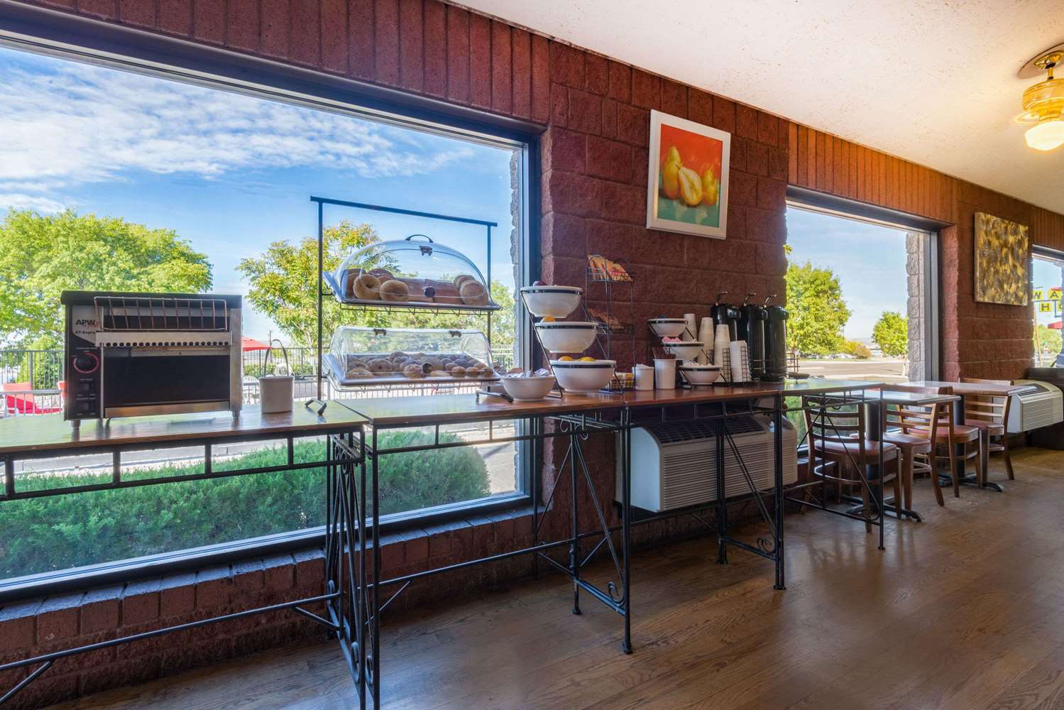 Фото Ramada by Wyndham Albuquerque Airport