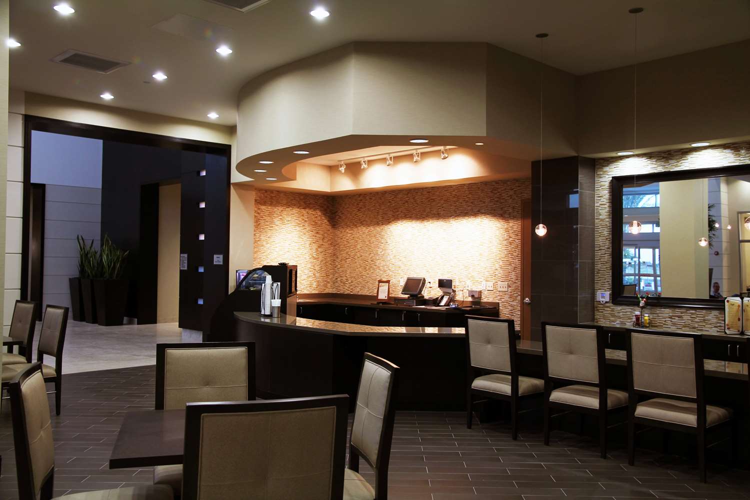 Фото Embassy Suites Ontario Airport