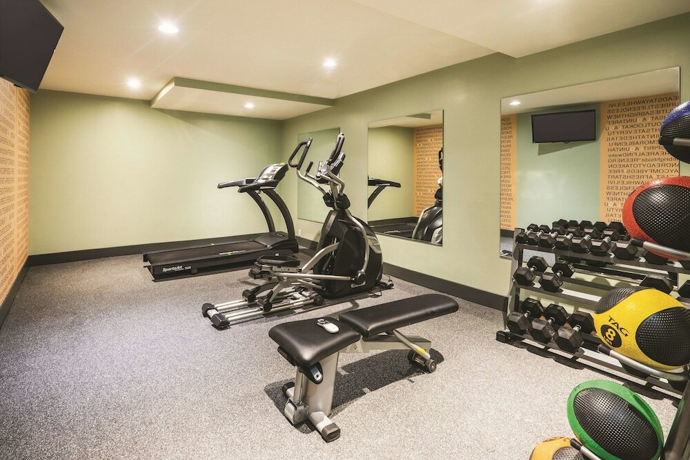 Фото La Quinta Inn & Suites by Wyndham Brooklyn Central