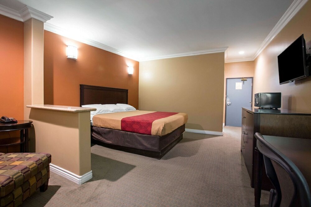 Фото Baymont by Wyndham Ontario