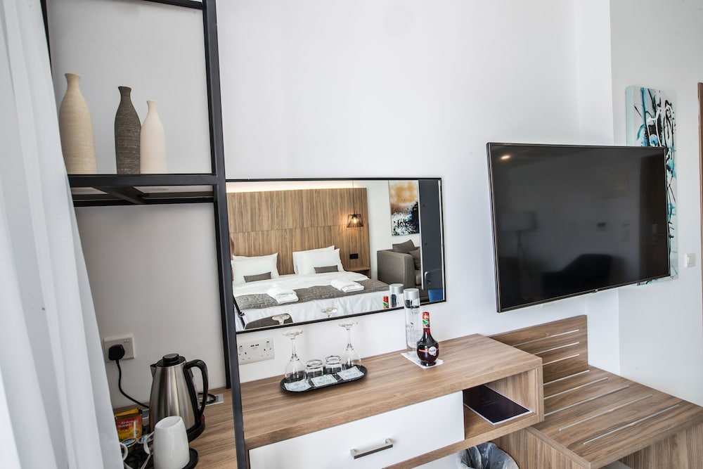 Фото The Blue Ivy Hotel and Suites