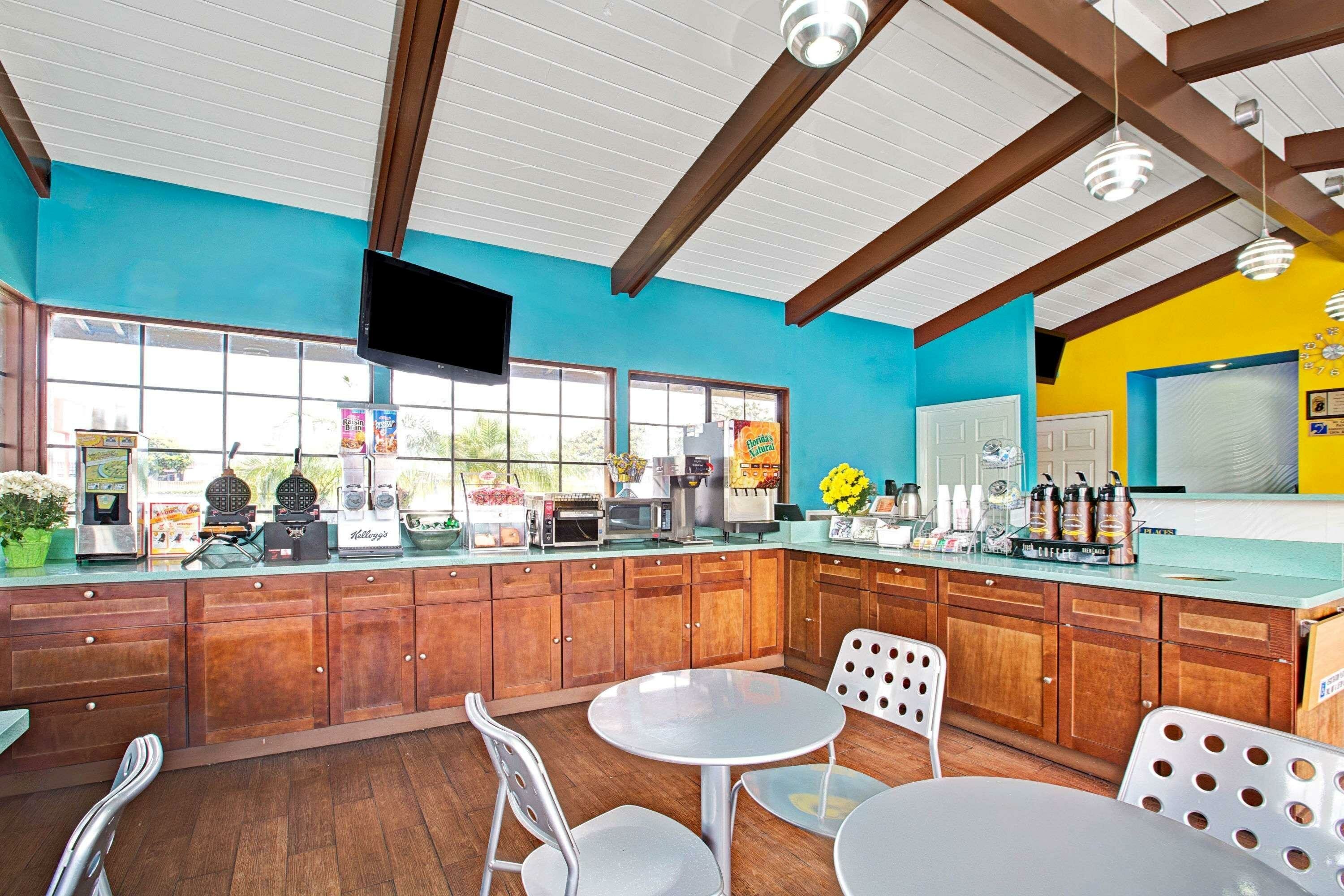 Фото Skyways Hotel