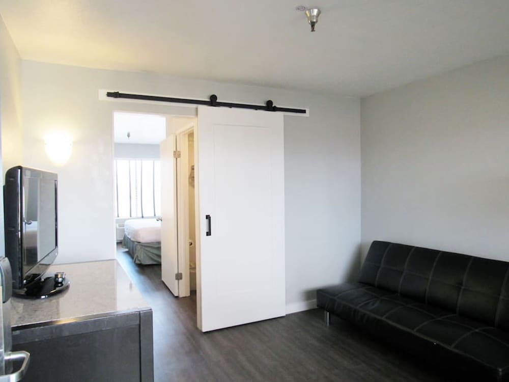 Фото Capri Suites Anaheim