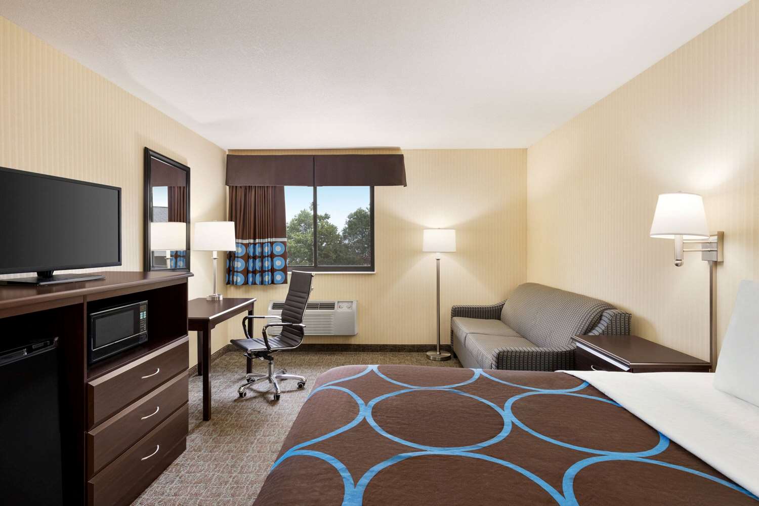 Фото Super 8 by Wyndham Grove City