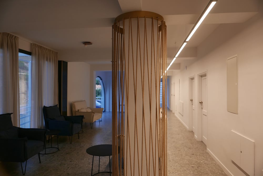 Фото E. J. Pyrgos Bay Hotel