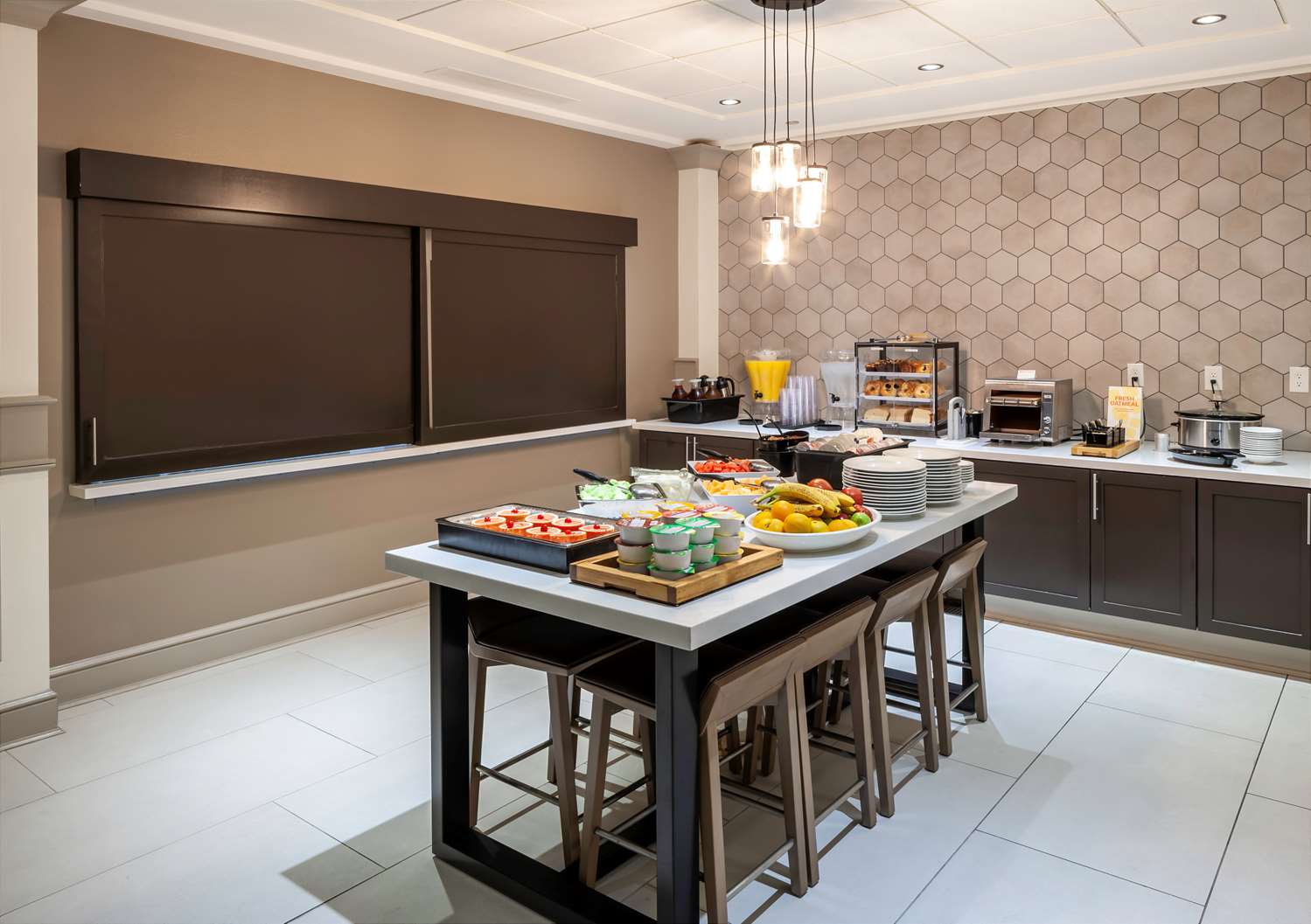 Фото Hilton Garden Inn San Diego/Rancho Bernardo