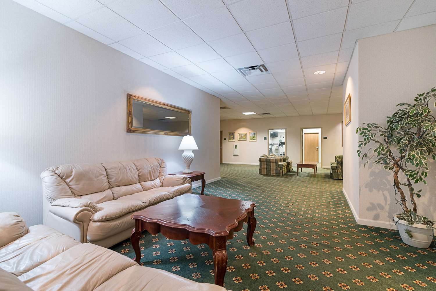 Фото Quality Inn & Suites Schoharie near Howe Caverns