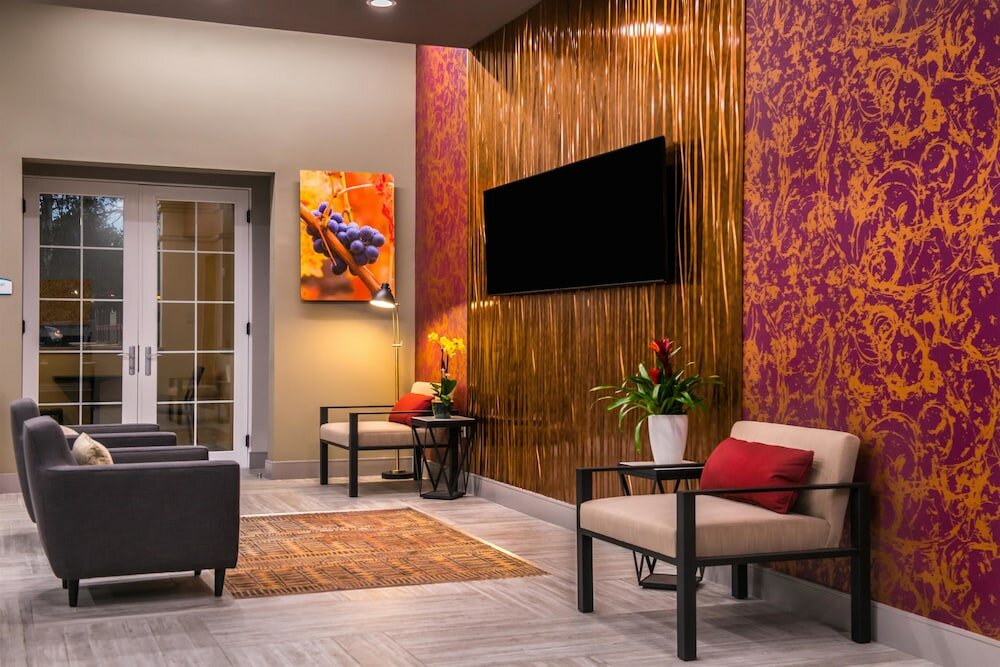 Фото Best Western Plus Temecula Wine Country Hotel &Suites
