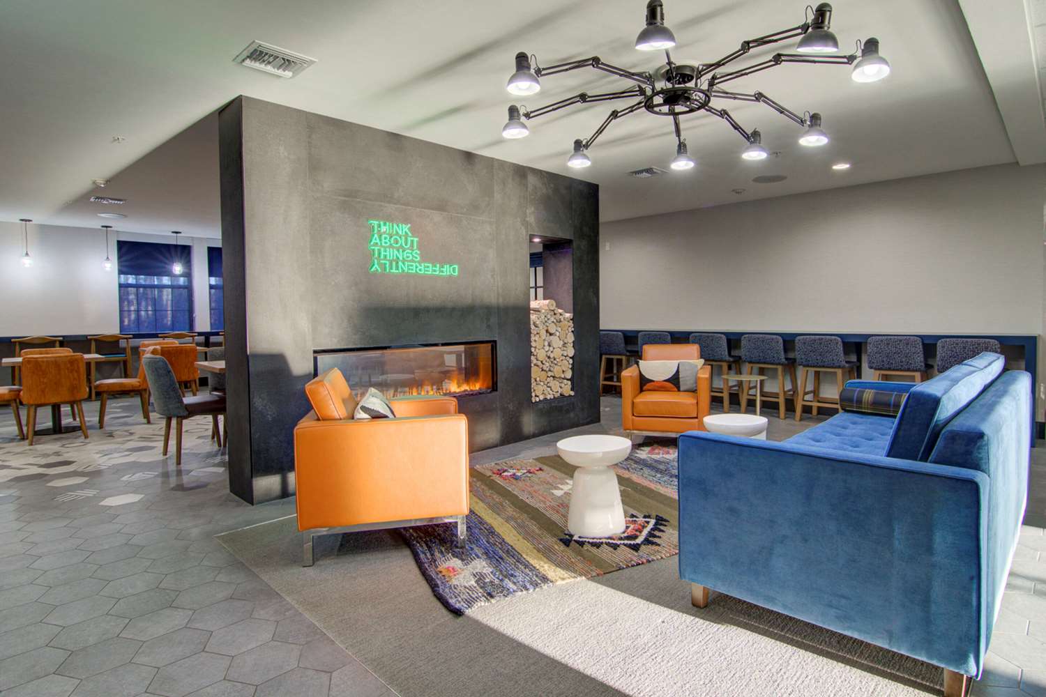 Фото Comfort Suites Airport