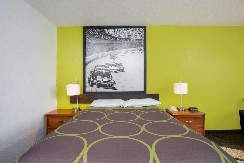 Фото Super 8 by Wyndham Franklin