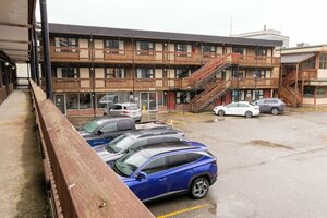 Гостиница The Driftwood Hotel