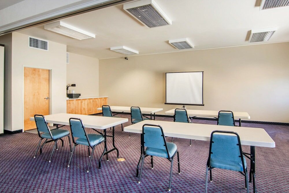 Фото Cottage Grove Inn