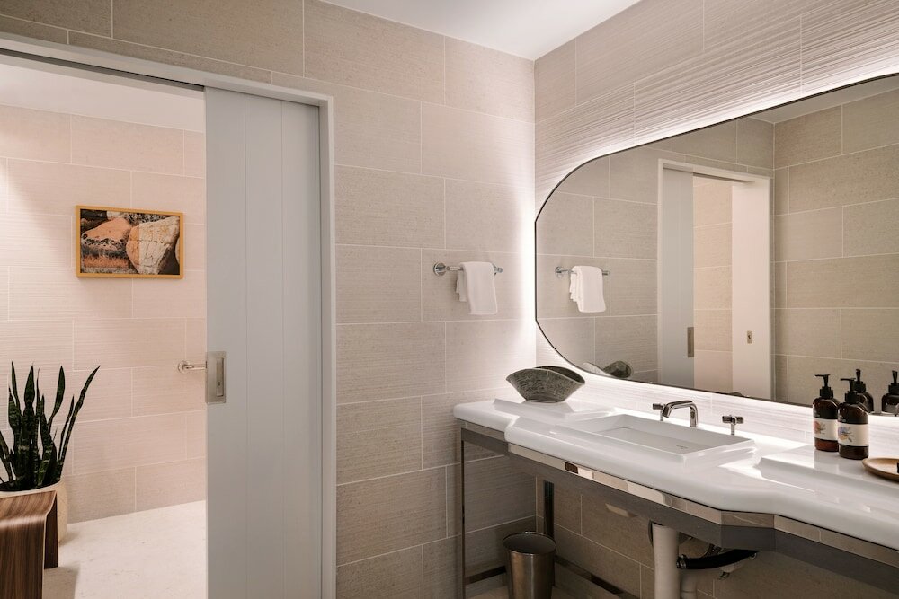 Фото The Line Austin