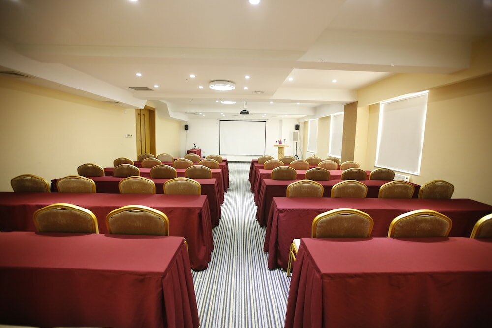 Фото The Corporate Hotel Convention Centre