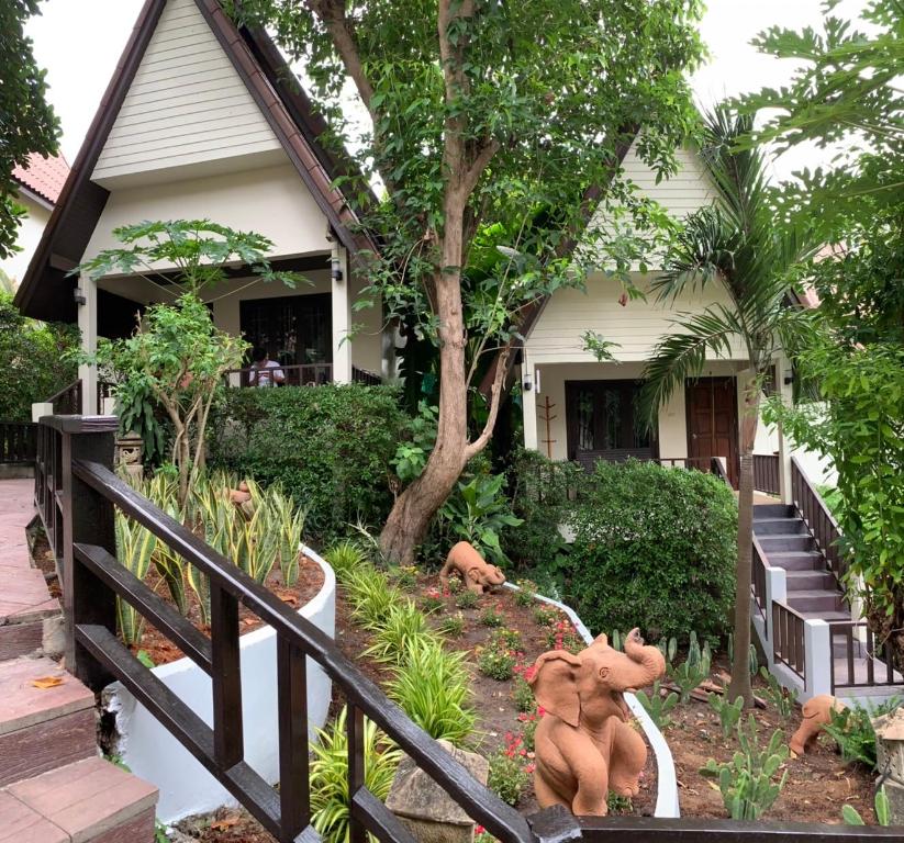 Фото Tok's Little Hut