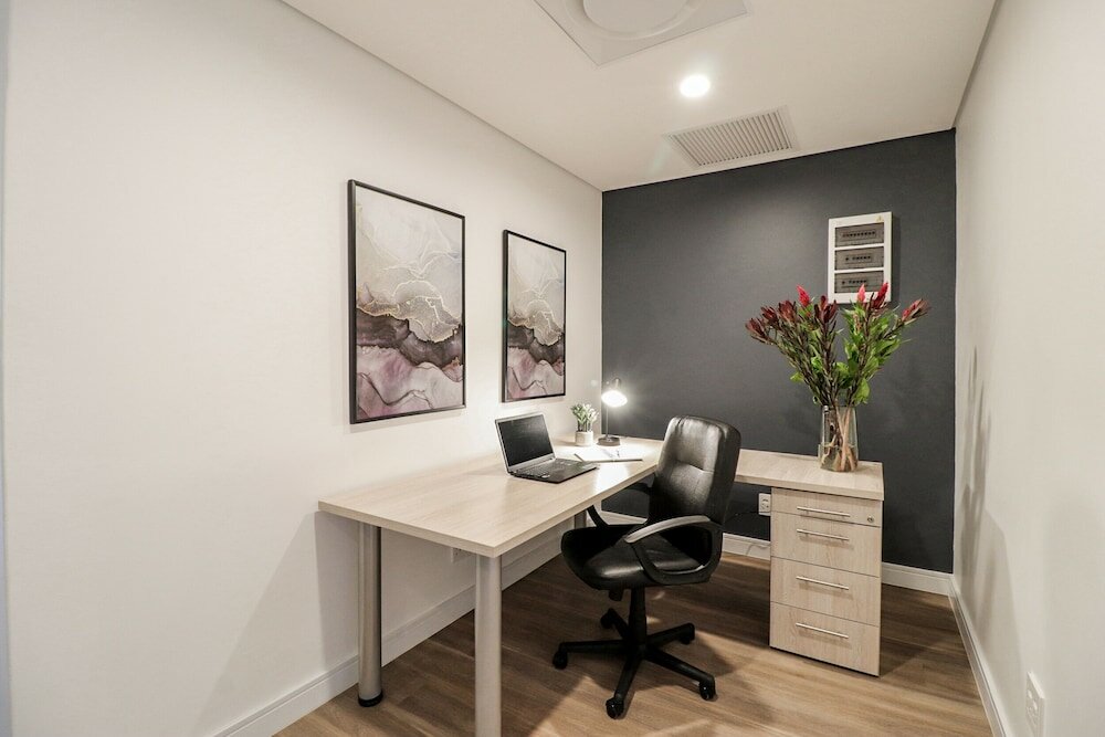 Фото Reserved Suites Illovo