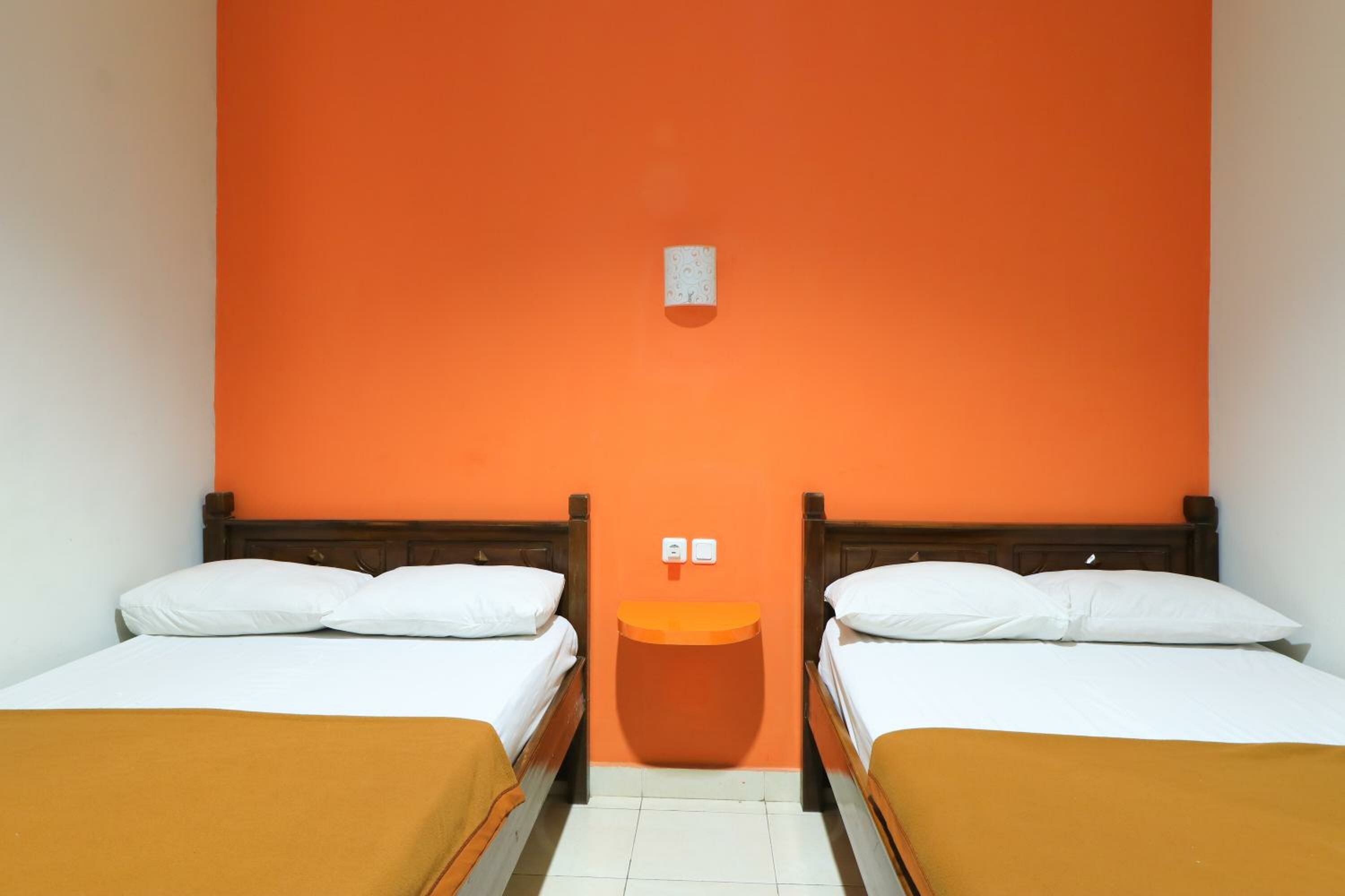 Фото Hotel Warta Putra