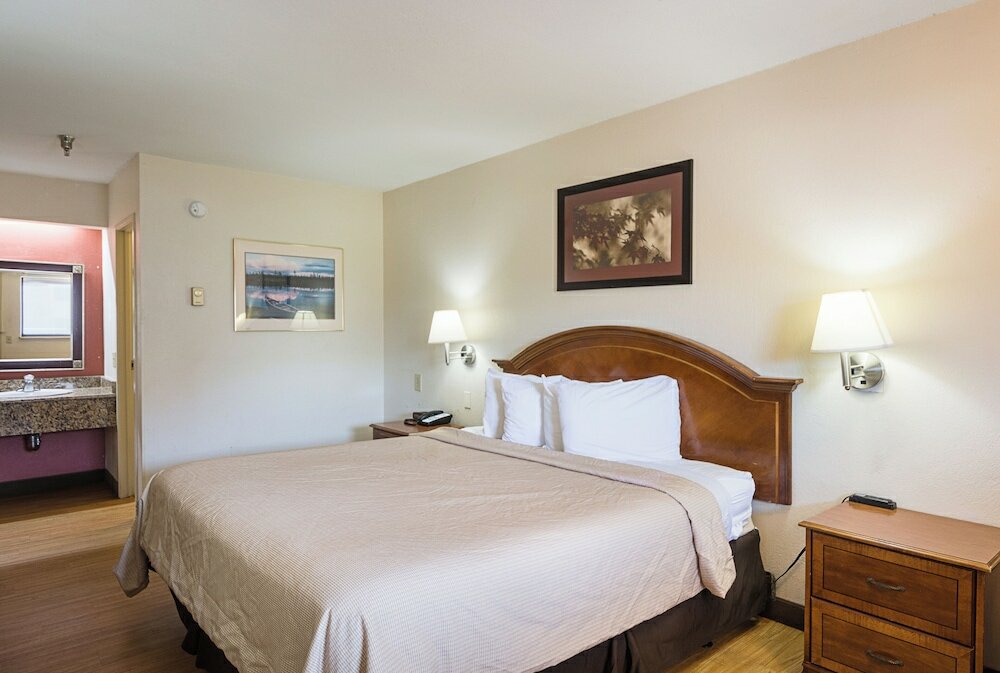 Фото Rodeway Inn Tampa near Busch Gardens - Usf