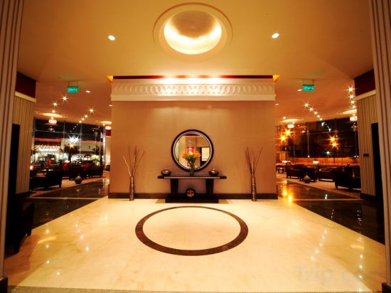 Фото Sunday Business Avenue