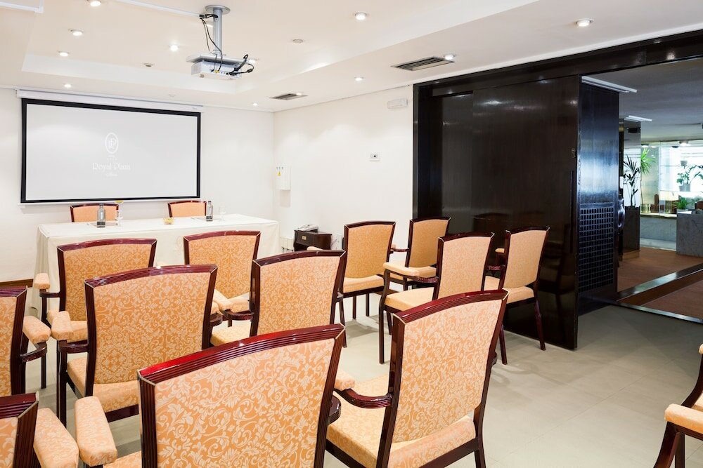 Фото Hotel Royal Plaza