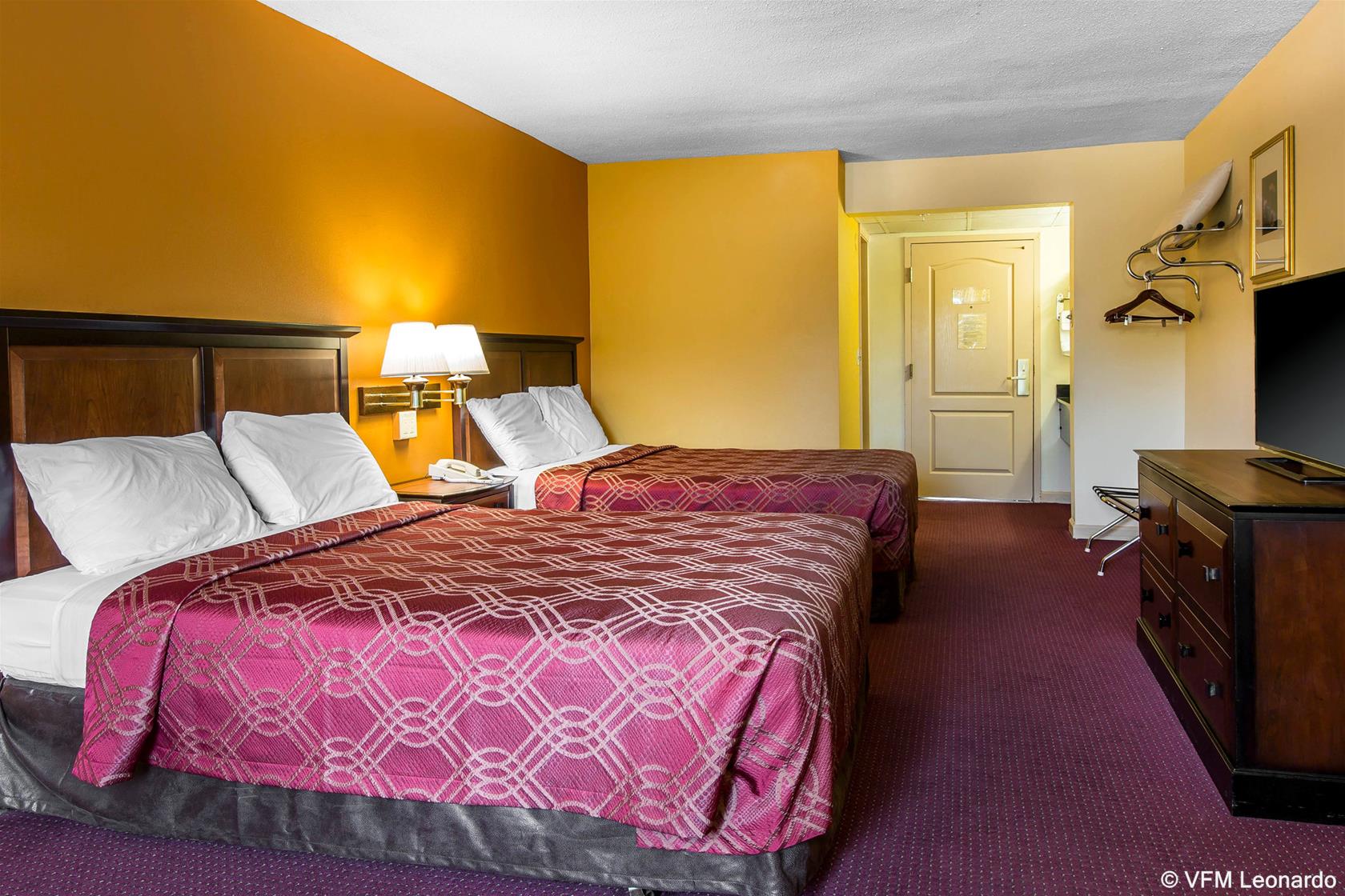 Фото Econo Lodge At Six Flags