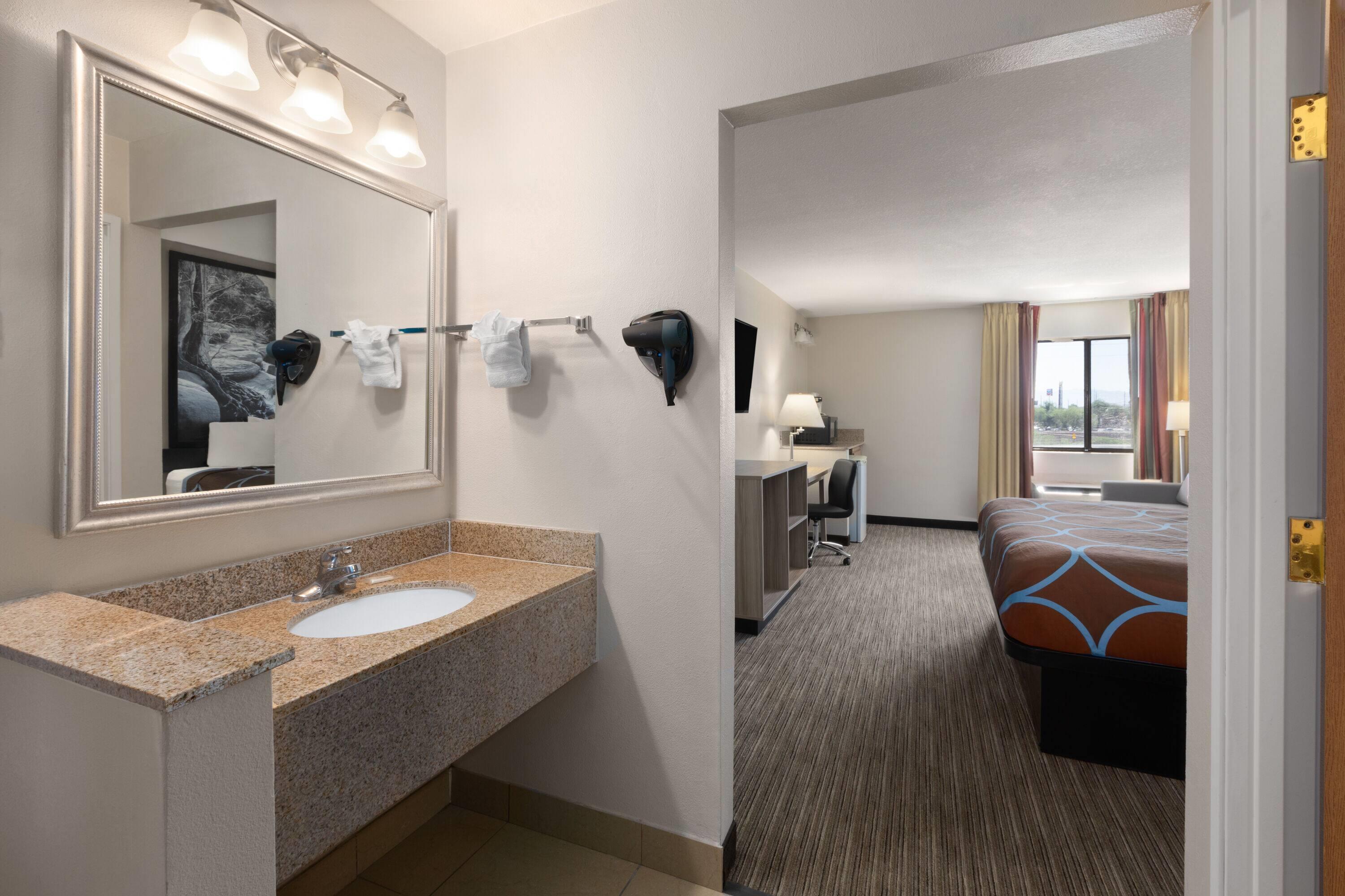 Фото Super 8 by Wyndham Tucson/Grant Road Area Az