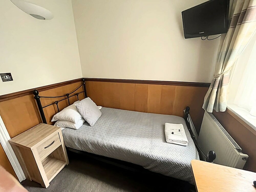 Фото Gower House Hotel