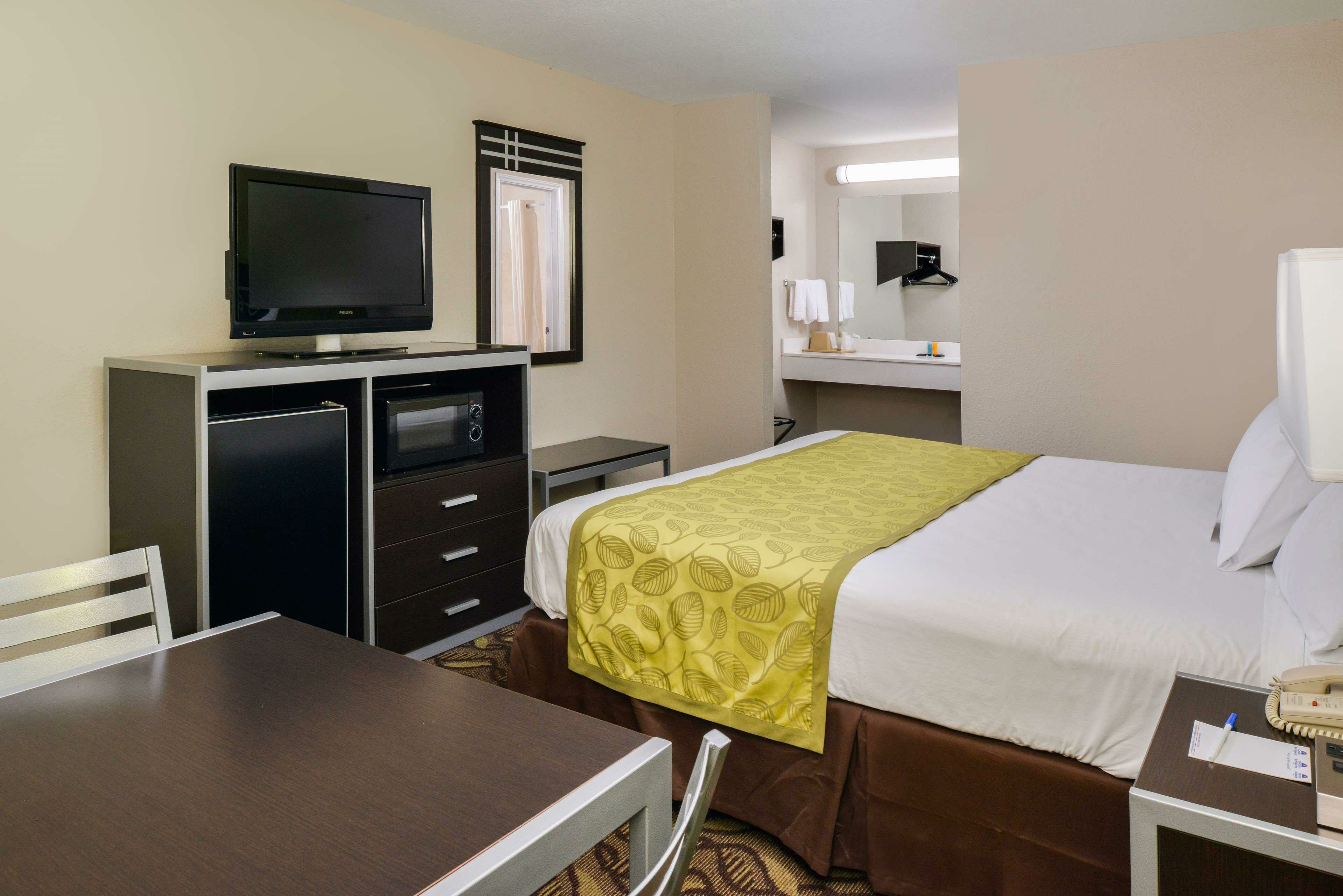 Фото Americas Best Value Inn Pasadena Houston