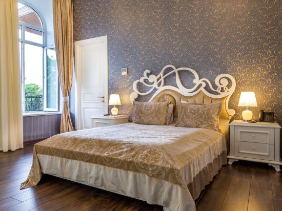 Фото Premier Old Gates Hotel