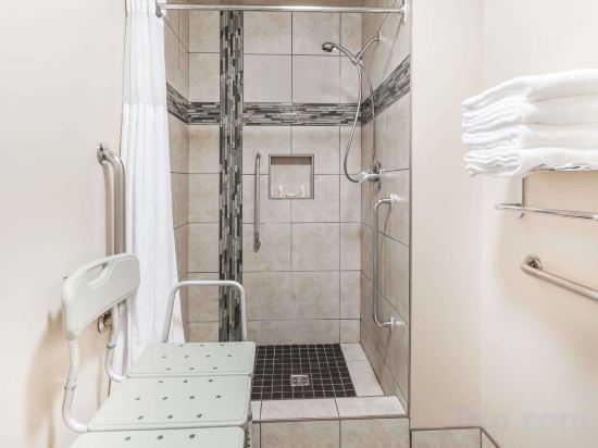 Фото Super 8 by Wyndham Saskatoon Near Saskatoon Airport