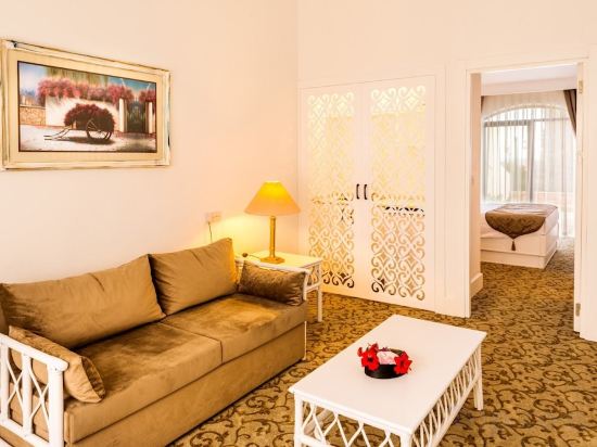 Фото The Olive Tree Hotel