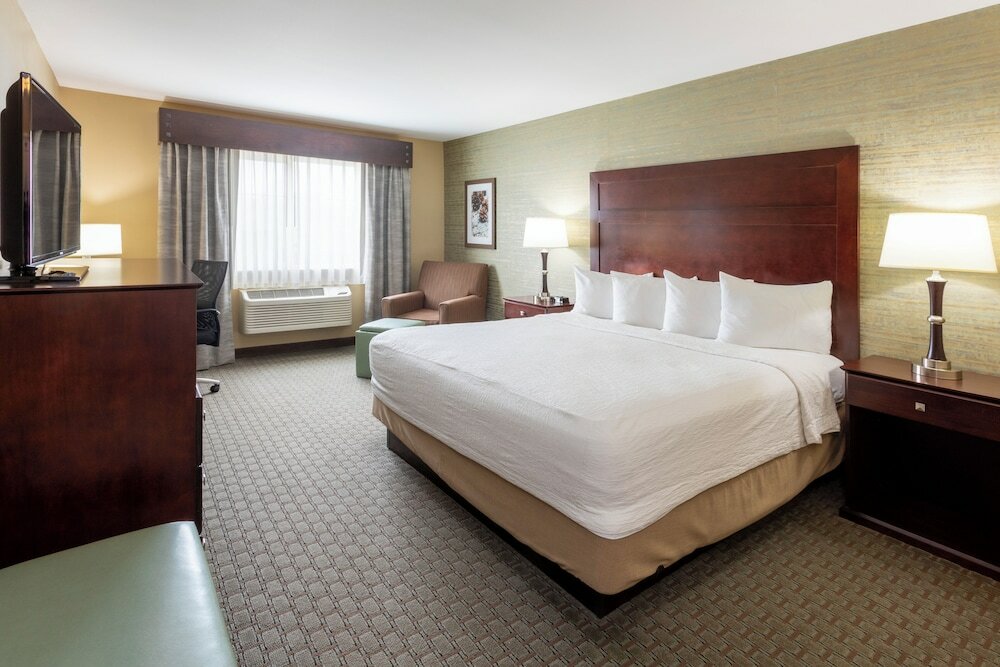 Фото Grandstay Hotel And Suites Morris