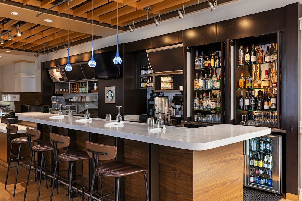 Фото Courtyard by Marriott Baldwin Park